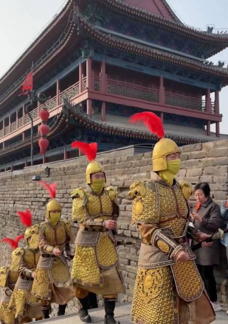 《金甲武士出装天赋加点攻略》（打造无敌金甲武士，装备天赋加点一览）
